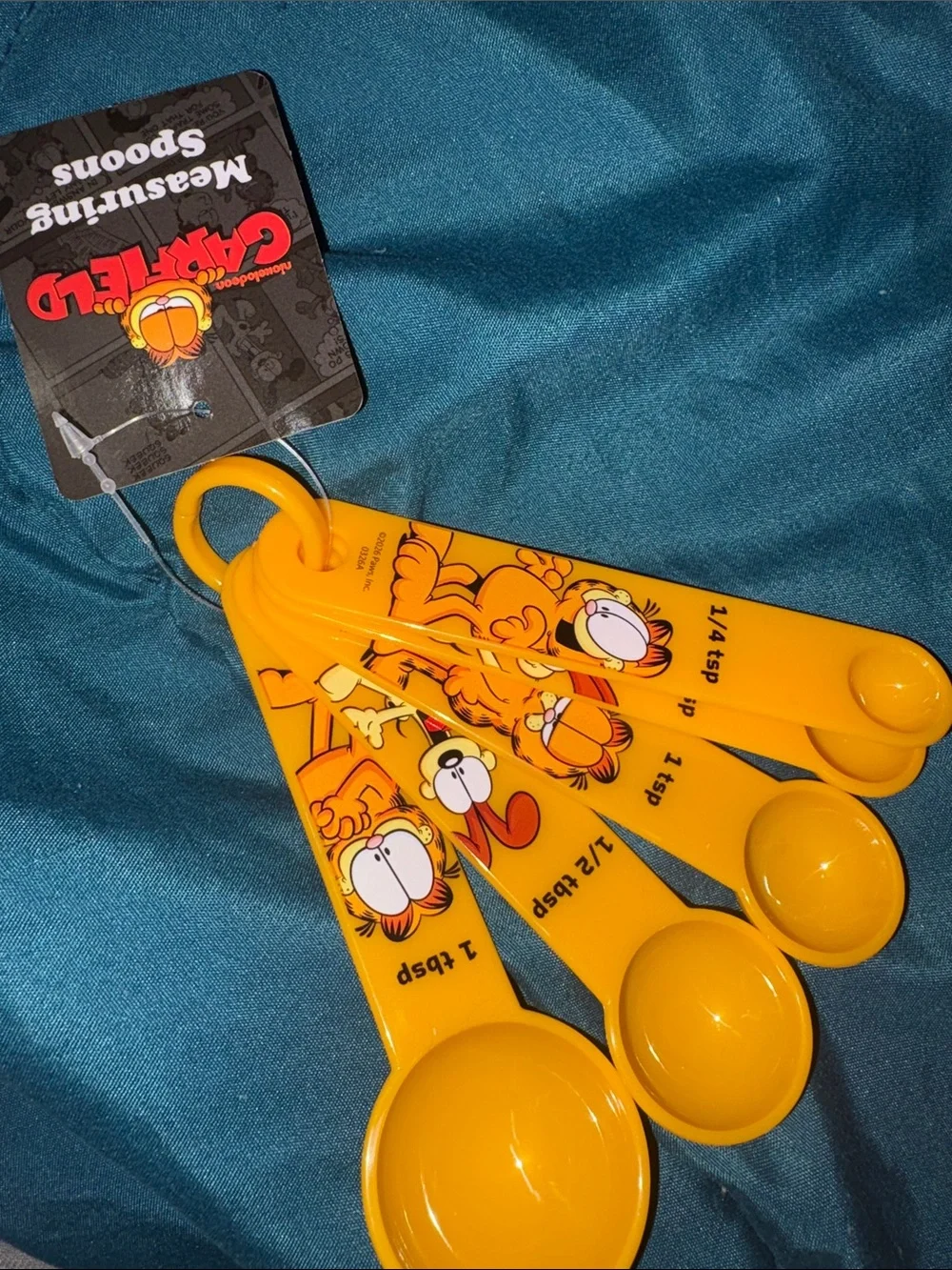 Garfield Kitchen Set – 2 potholders, measuring spoons, spatulas, & lint roller